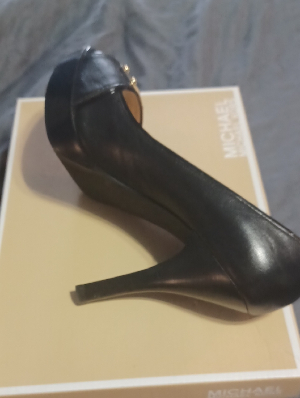 Michael Michael Kors peep toe pumps. - Picture 5 of 6